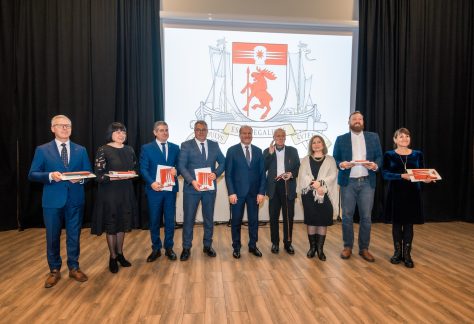 vėliavųįteikimas
