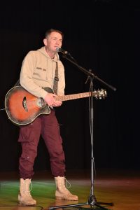 Dainuoja Šerelis