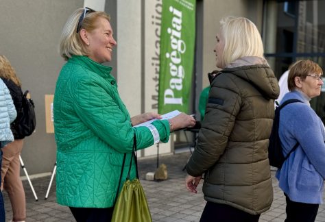 sveikinasi