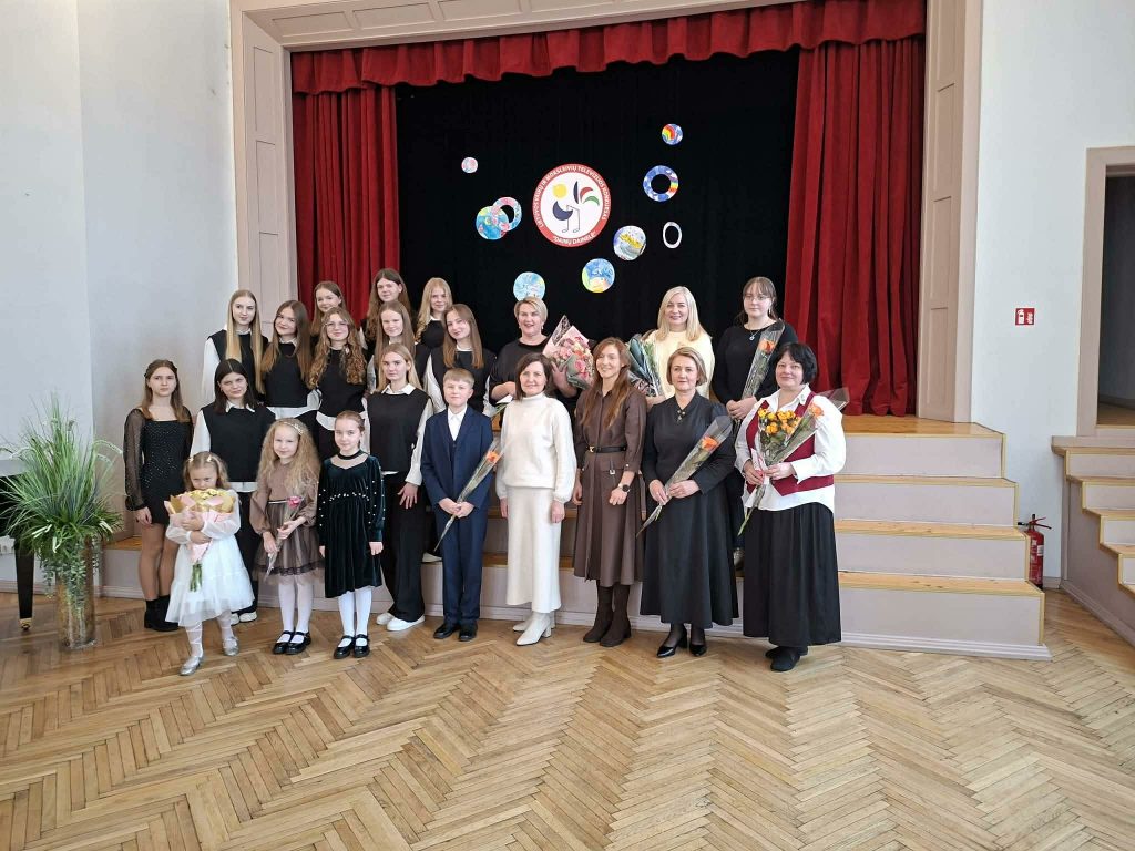 Dainų dainelė visi