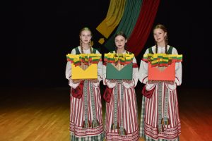 Kovo 11 lietuvaitės