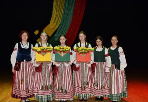 kovo 11 lietuvaitės su vedančiąja