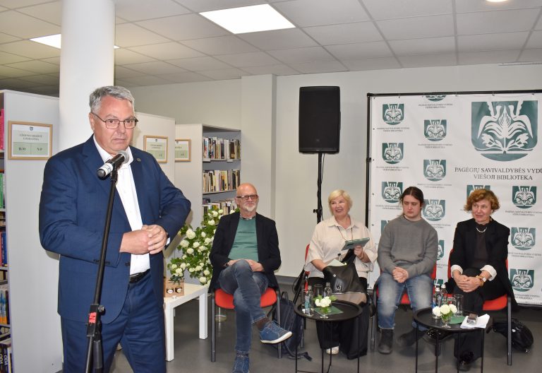 Poezijos pavasaryje meras kalbas