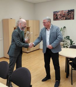 Meras ir Romanovskis