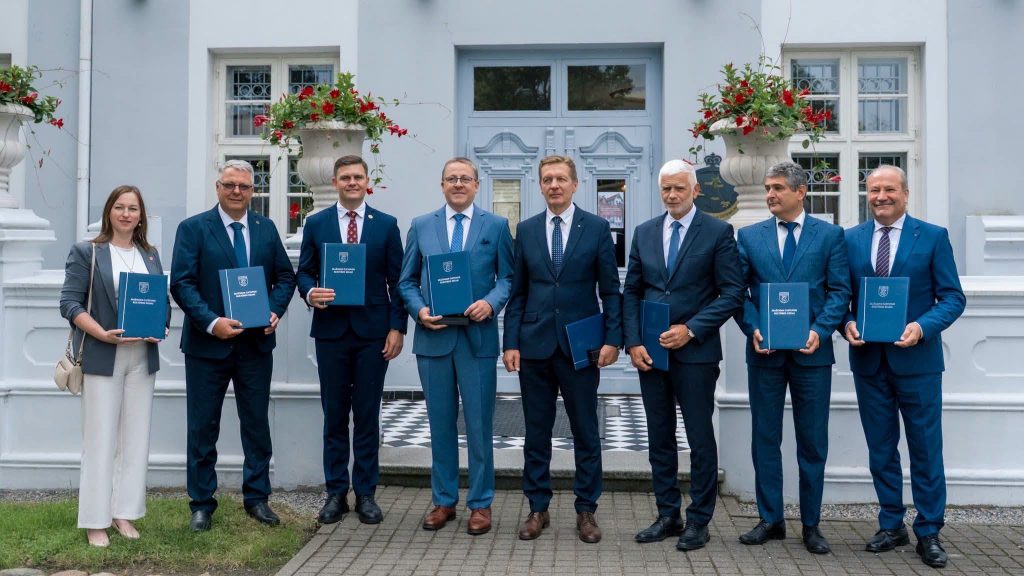 8 merai lauke