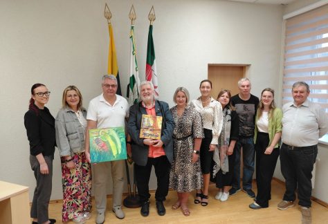 Pas merą kabinete visi po Kruopio parodos