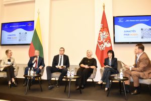 Nė vienas nėra pamirštas panelinė diskusija