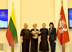 Nė vienas nėra pamirštas keturios
